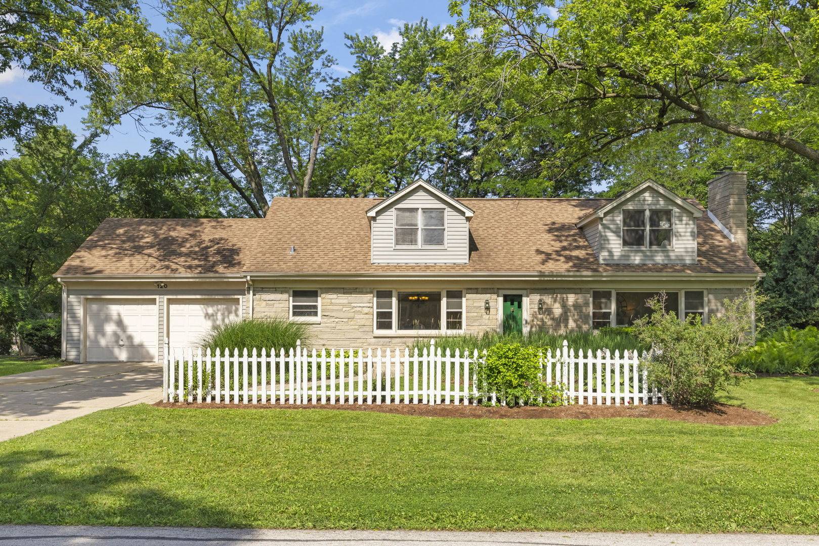 120 N Pine ST, Geneva, IL 60134