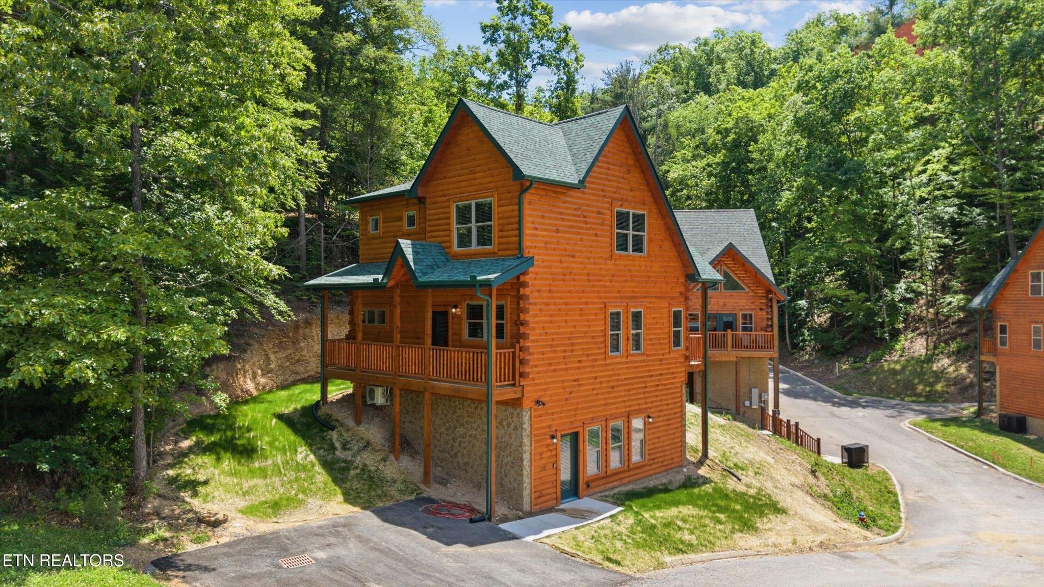 2107 Valley Creek Way, Pigeon Forge, TN 37862