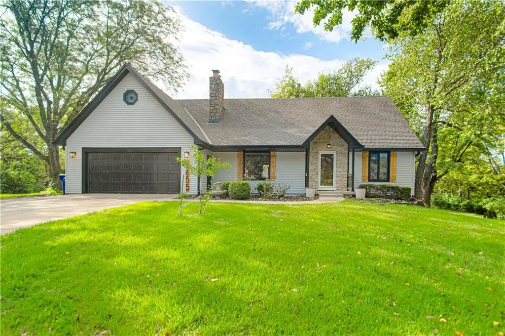 6655 OAK RIDGE DR, Shawnee, KS 66217