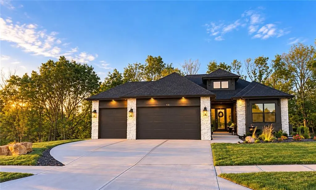 518 Turnbridge DR, Raymore, MO 64083