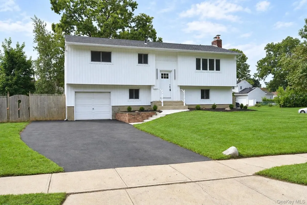 41 Bethany DR, Commack, NY 11725
