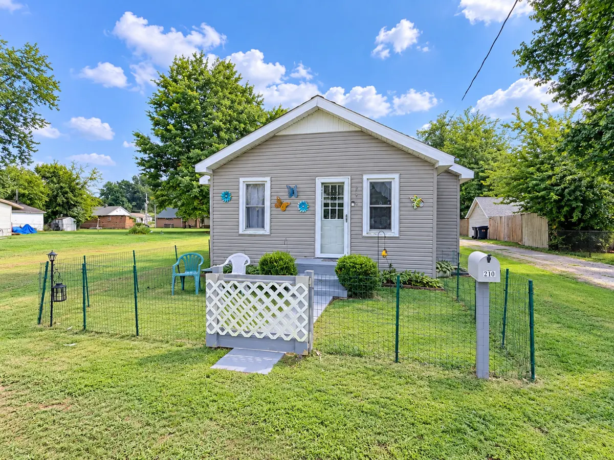 210 W 20th ST, Metropolis, IL 62960