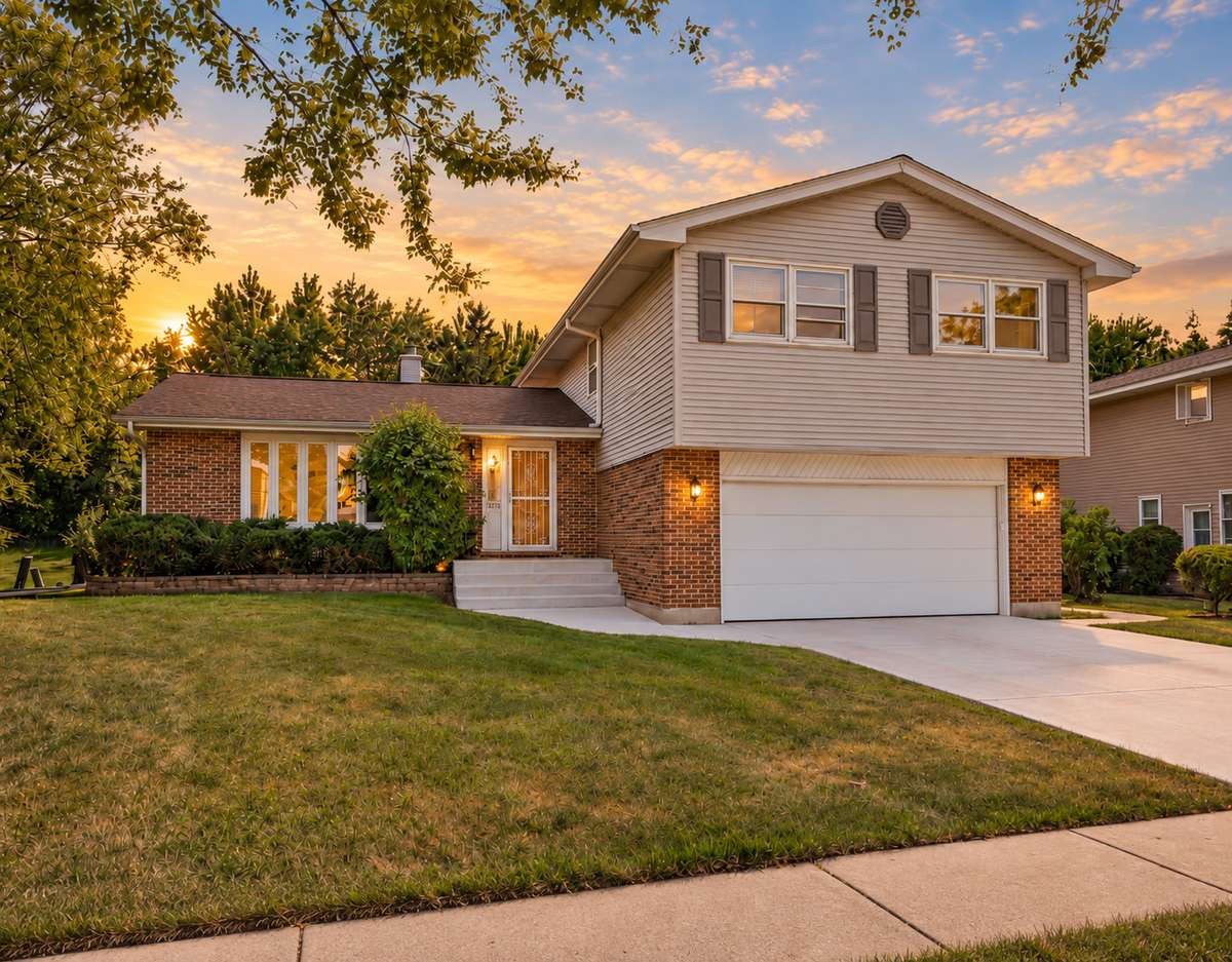 1727 Roosa LN, Elk Grove Village, IL 60007