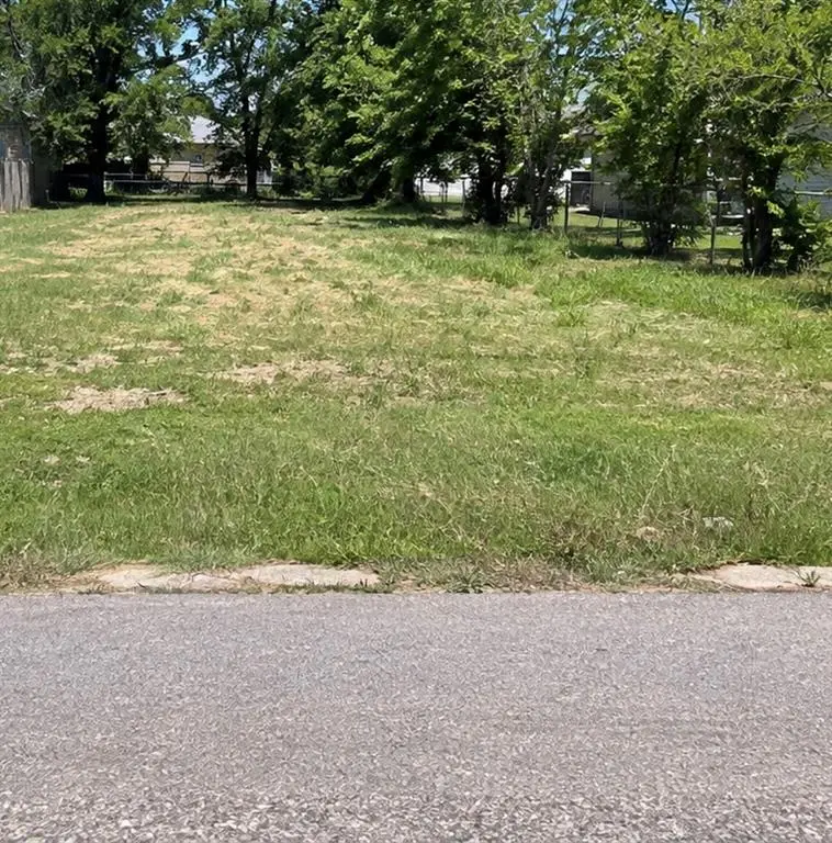 634 Ivanhoe ST, Perry, OK 73077