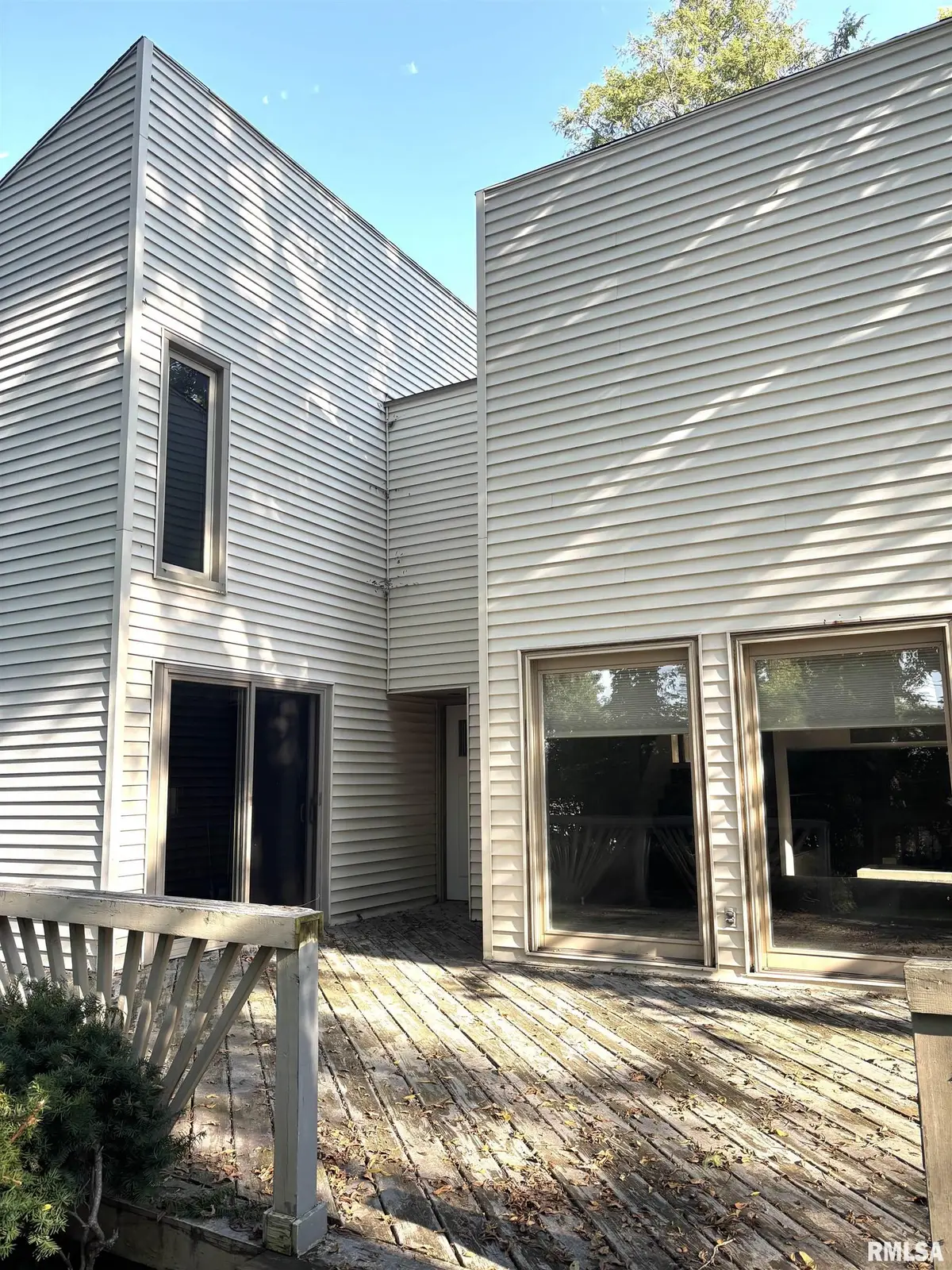 2 Forest Park N ST, Jacksonville, IL 62650
