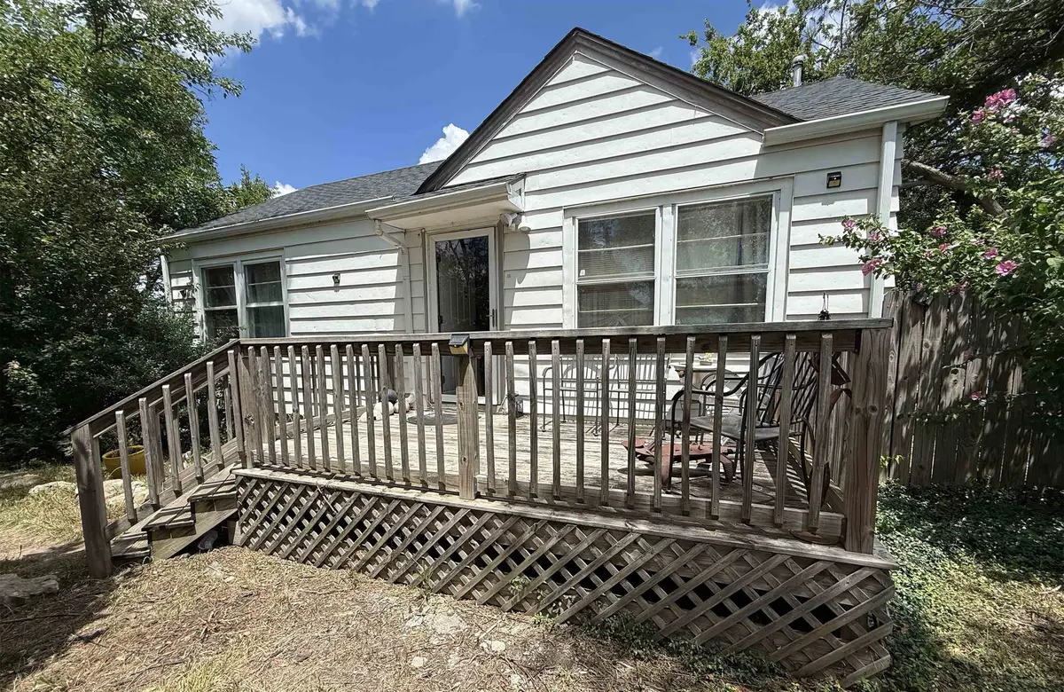 5101 E New Jersey Dr, Wichita, KS 67210-1528