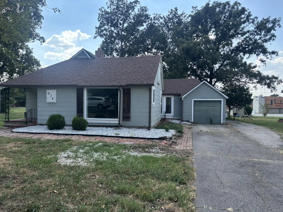 614 S Oakland ST, Webb City, MO 64870