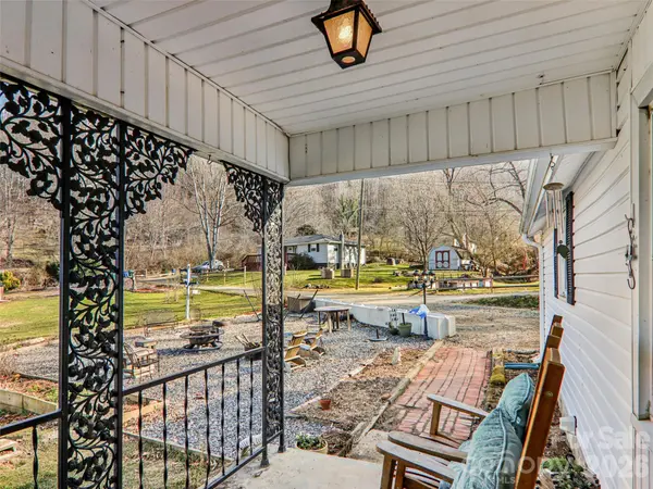 7 Landon Mountain LN, Weaverville, NC 28787