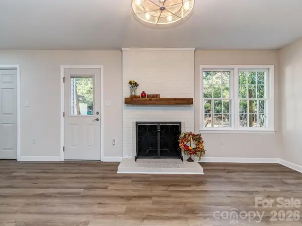 2041 Glouchester CIR, Charlotte, NC 28226