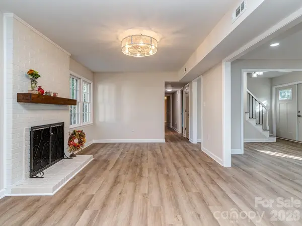 2041 Glouchester CIR, Charlotte, NC 28226