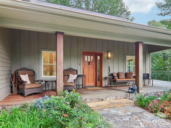 404 Southview LN, Flat Rock, NC 28731