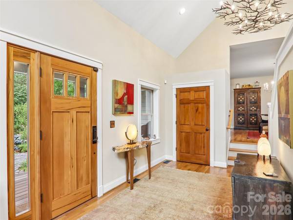 404 Southview LN, Flat Rock, NC 28731
