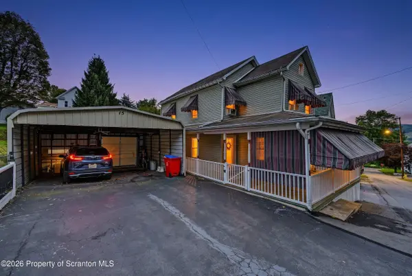 15 Harlem AVE, Carbondale, PA 18407