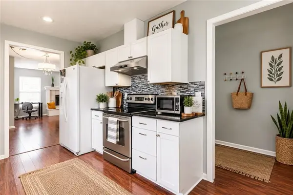 944 N Pine ST, Olathe, KS 66061