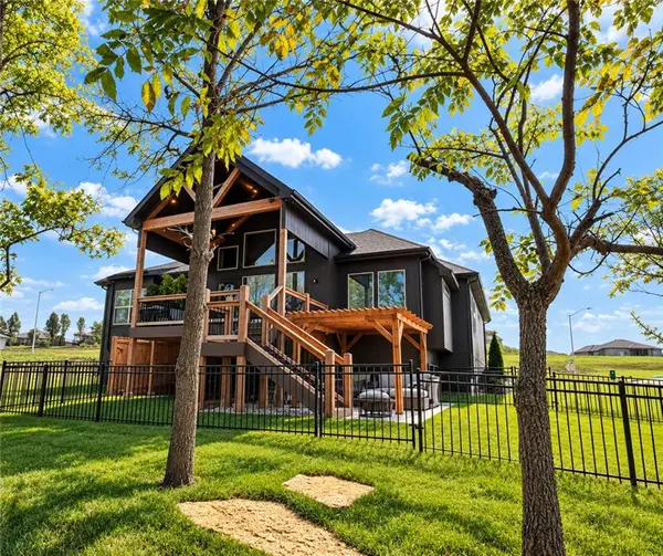 518 Turnbridge DR, Raymore, MO 64083