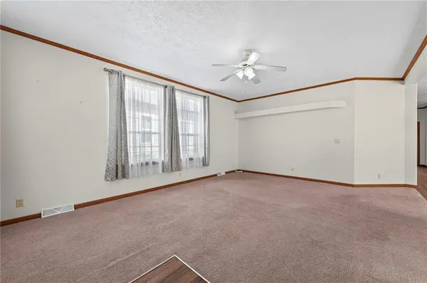 12211 N Pomona AVE, Kansas City, MO 64163
