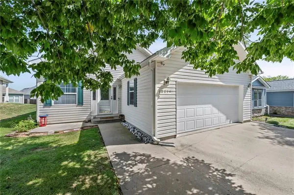 12211 N Pomona AVE, Kansas City, MO 64163