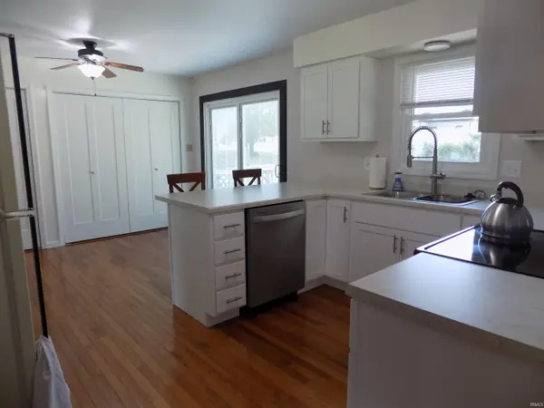 8666 Hanover DR, Newburgh, IN 47630