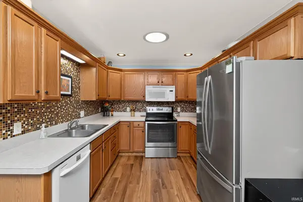 1508 Clover Creek LN, Goshen, IN 46526-6274