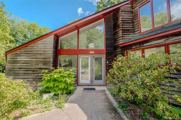 215 Lane Gate RD, Cold Spring, NY 10516