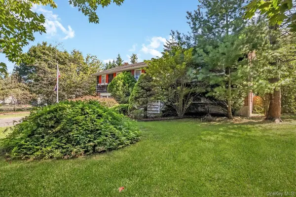 16 Wendy LN, East Northport, NY 11731