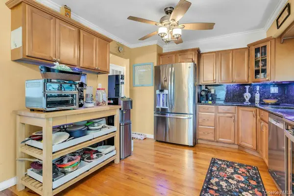 8 N Summit DR, Massapequa, NY 11758