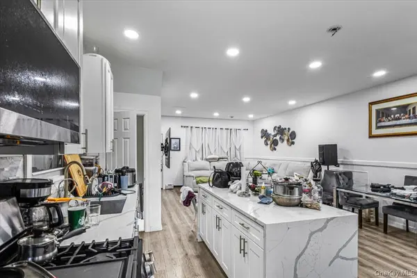 10351 101st ST, Richmond Hill, NY 11417
