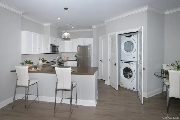 2070 E Hoffman AVE #2070, Lindenhurst, NY 11757