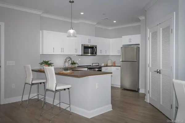 2070 E Hoffman AVE #2070, Lindenhurst, NY 11757
