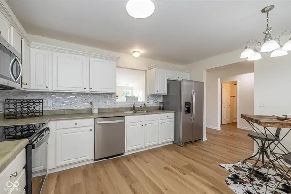6129 Green Glade DR, Whitestown, IN 46075