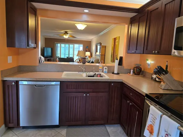 756 VILLAGE CIR #102, Venice, FL 34292