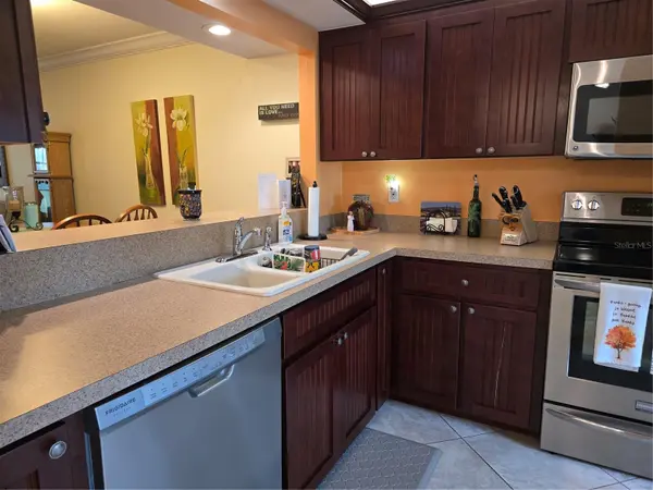 756 VILLAGE CIR #102, Venice, FL 34292