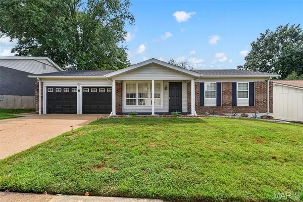 2414 Crestline DR, St Louis, MO 63129
