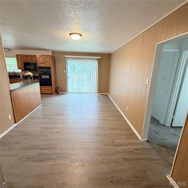10619 Foxlair DR, St Louis, MO 63137