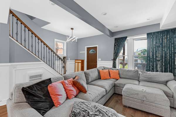 6404 S Langley AVE, Chicago, IL 60637