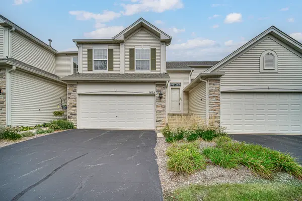 1632 Fredericksburg LN, Aurora, IL 60503