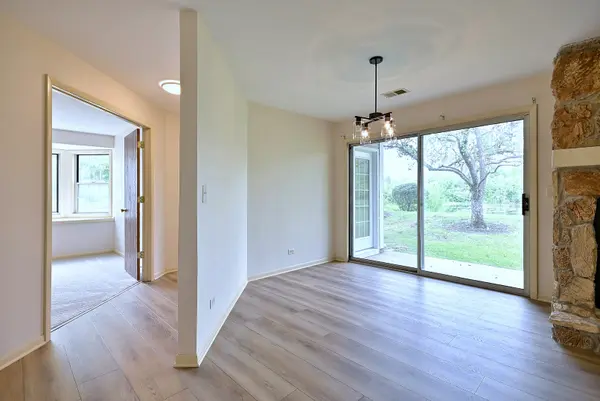 884 Pas CT #101, Naperville, IL 60563