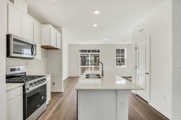 2042 Yellowstone BLVD, Mundelein, IL 60060