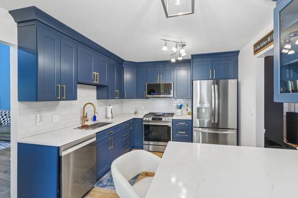 771 Covington CIR, Crystal Lake, IL 60014