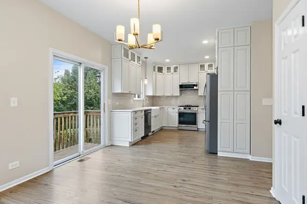2118 PRESWICK LN, Woodstock, IL 60098