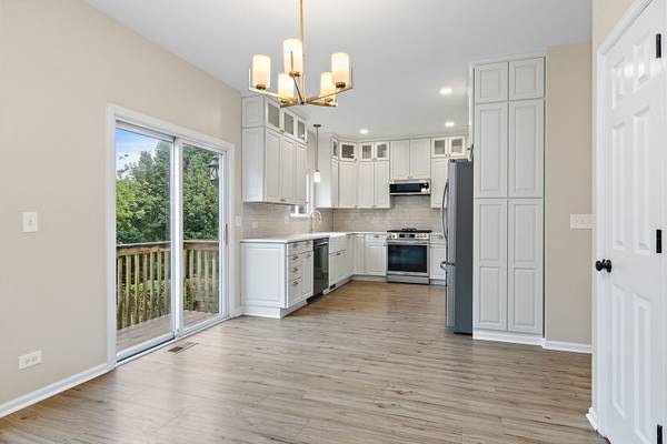 2118 PRESWICK LN, Woodstock, IL 60098