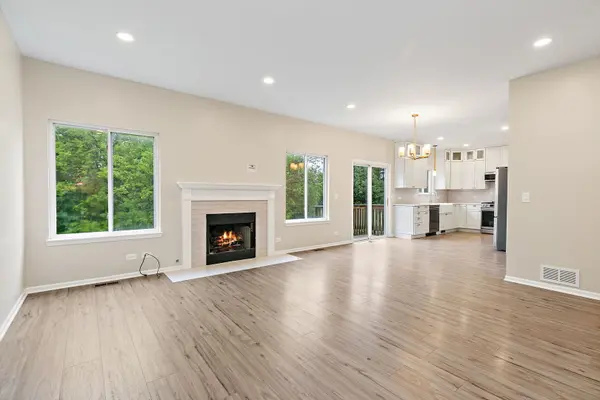 2118 PRESWICK LN, Woodstock, IL 60098