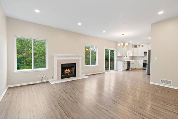 2118 PRESWICK LN, Woodstock, IL 60098