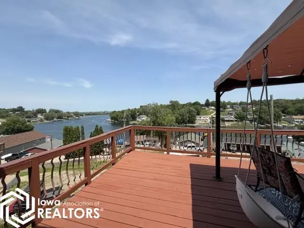 2161 S Lakeshore DR, Brooklyn, IA 52211