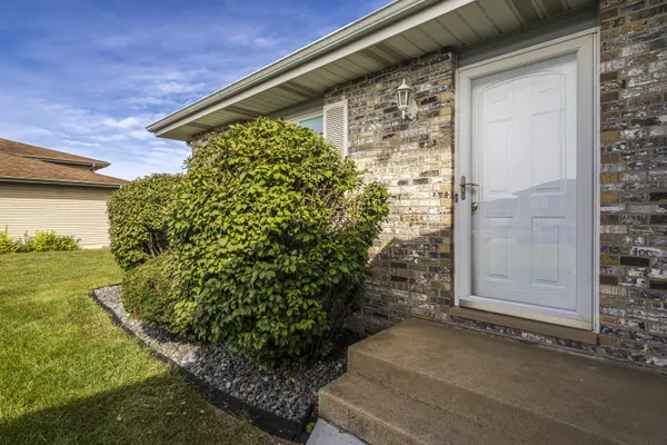 11712 S Magoun DR, St. John, IN 46373