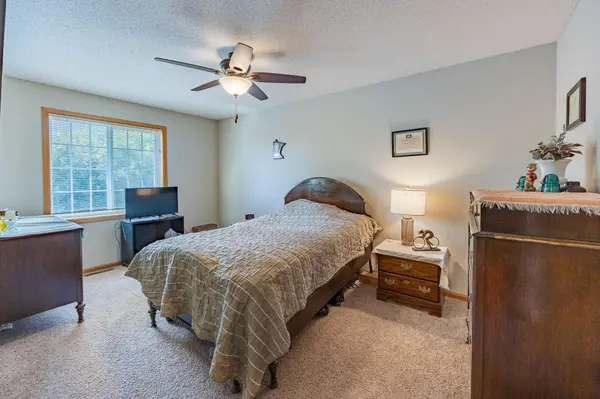 1555 County Road D E #B, Maplewood, MN 55109