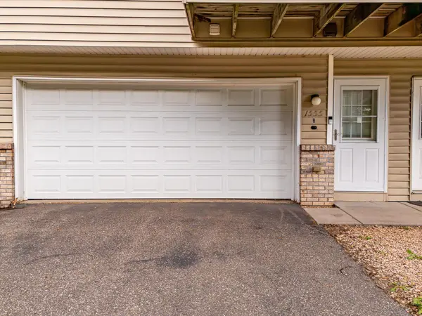 1555 County Road D E #B, Maplewood, MN 55109