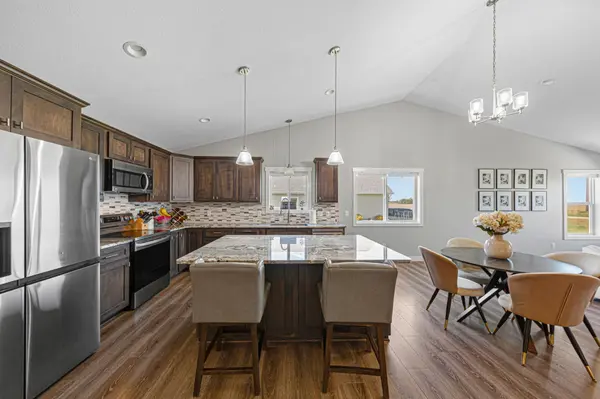 10 Sunset CT, North Mankato, MN 56003