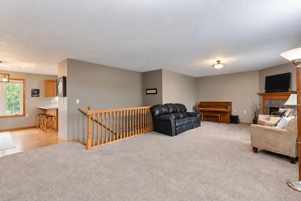 111 Loraine DR, Lake Crystal, MN 56055