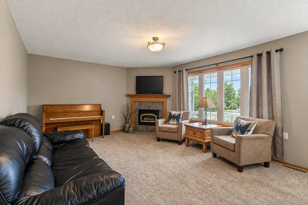 111 Loraine DR, Lake Crystal, MN 56055